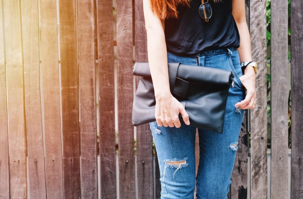 Roztrhané dámské džíny – nízké nebo s vysokým pasem?
