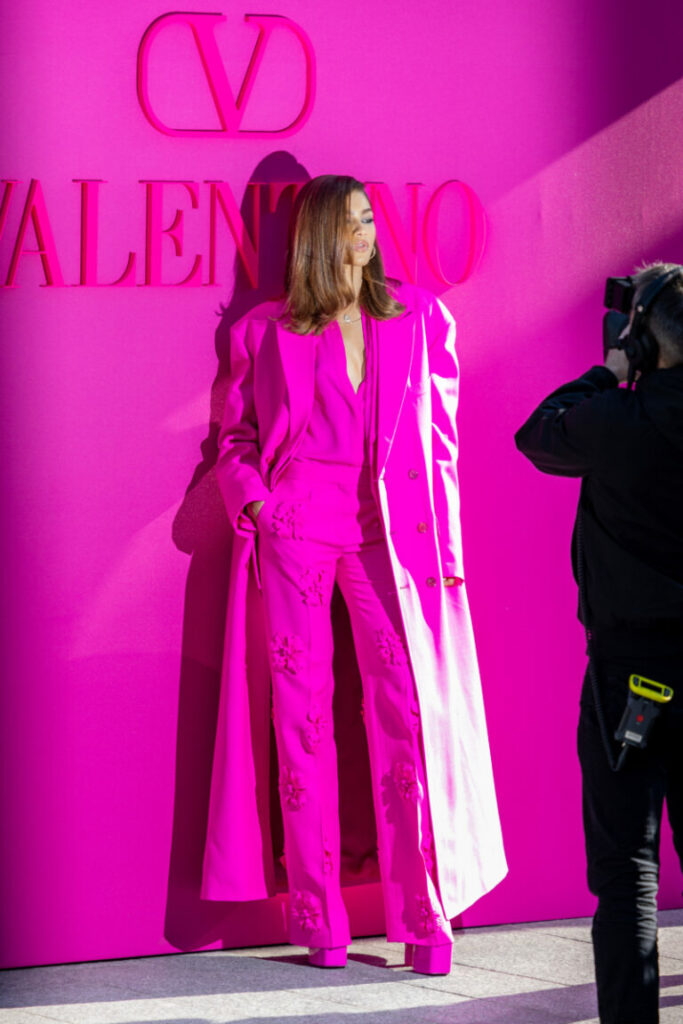 Zendaya v růžovém looku na módní přehlídce Valentino
