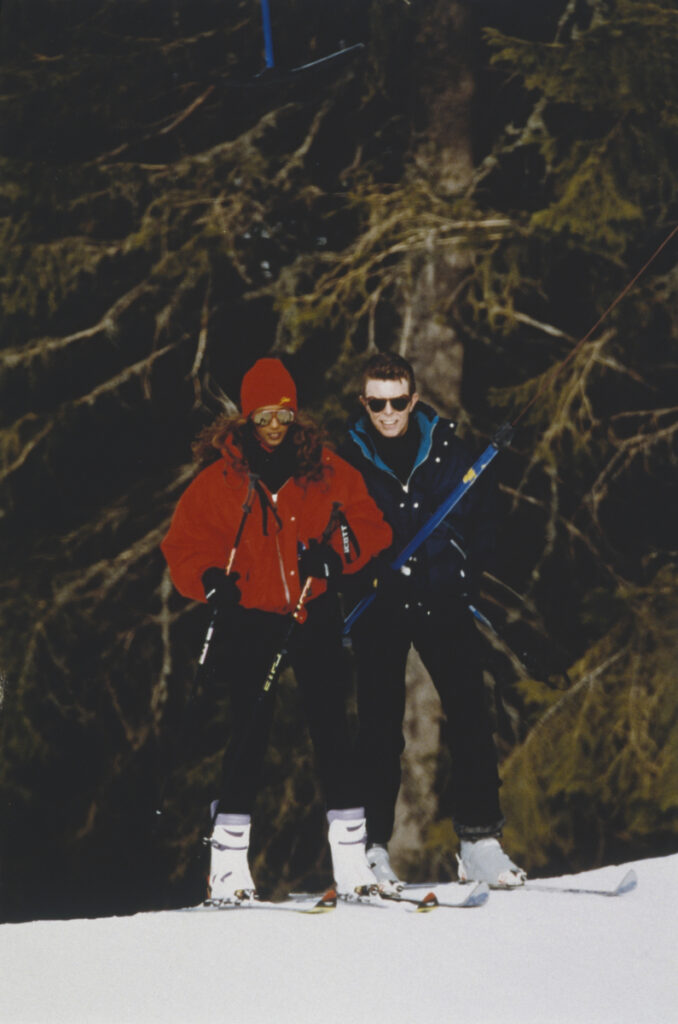 David Bowie s manželkou na lyžích