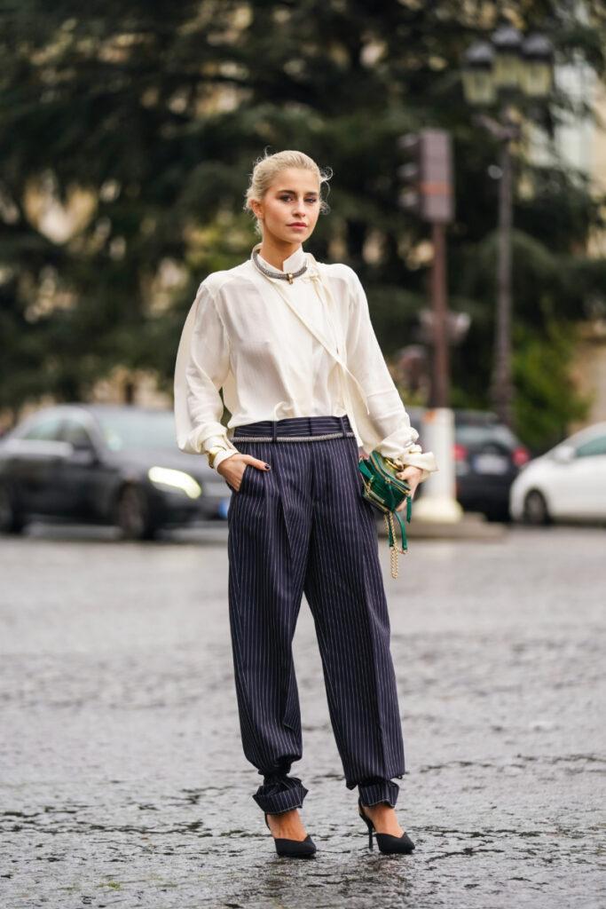 Caroline Daur v elegantním outfitu