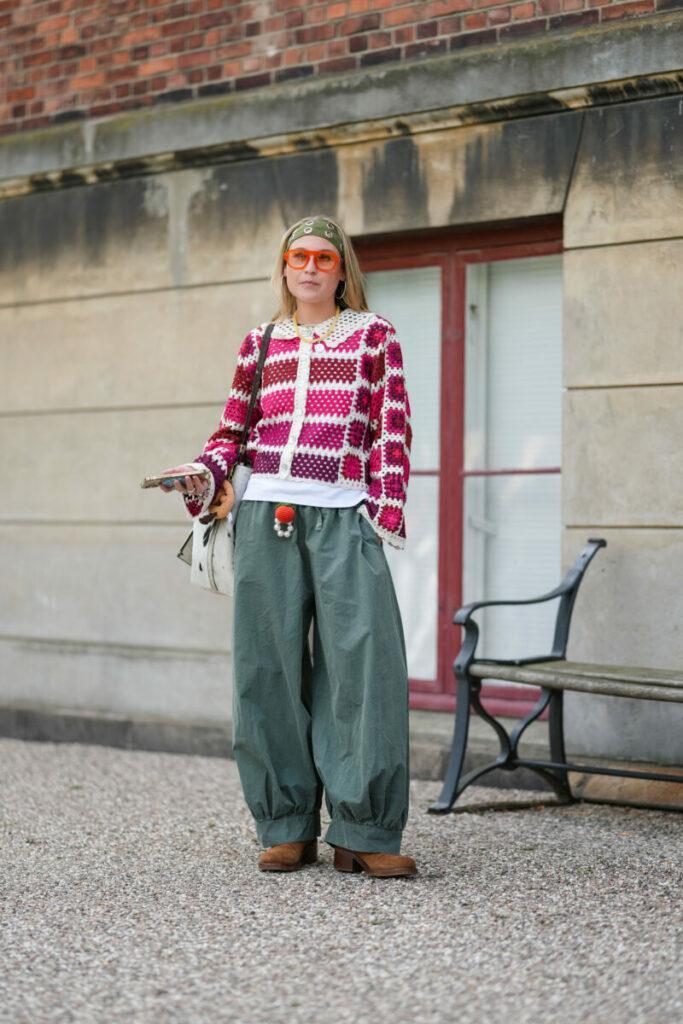 barevné dámské svetry na podzim