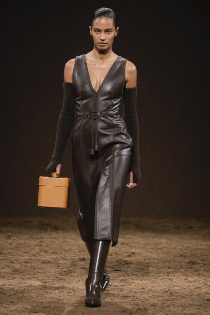 [Trendy šaty podzim-zima 2025/2026]: kožené