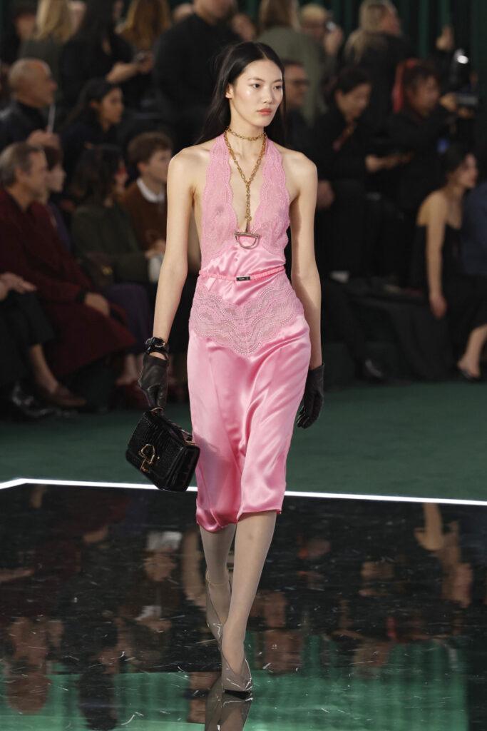 [Trendy šaty podzim-zima 2025/2026]: spodní prádlo