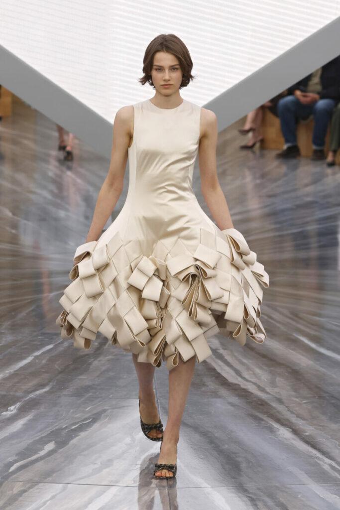 šaty jaro a léto 2026, oversized