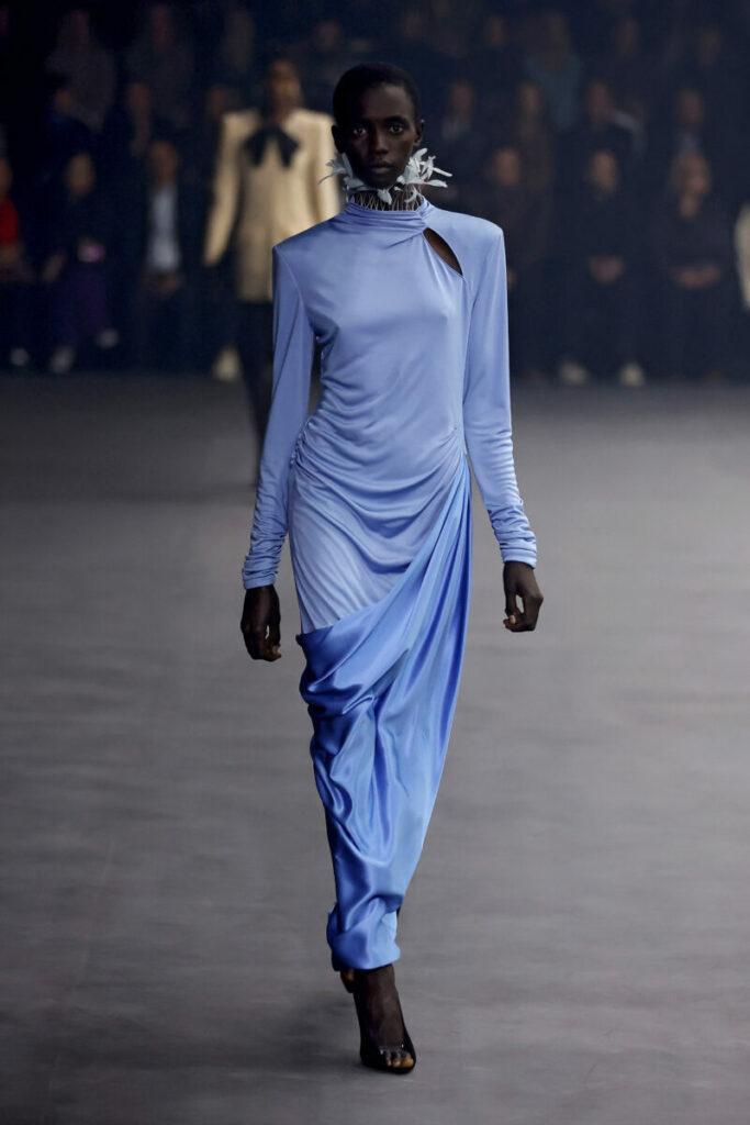 šaty jaro a léto 2026, módní drapérie