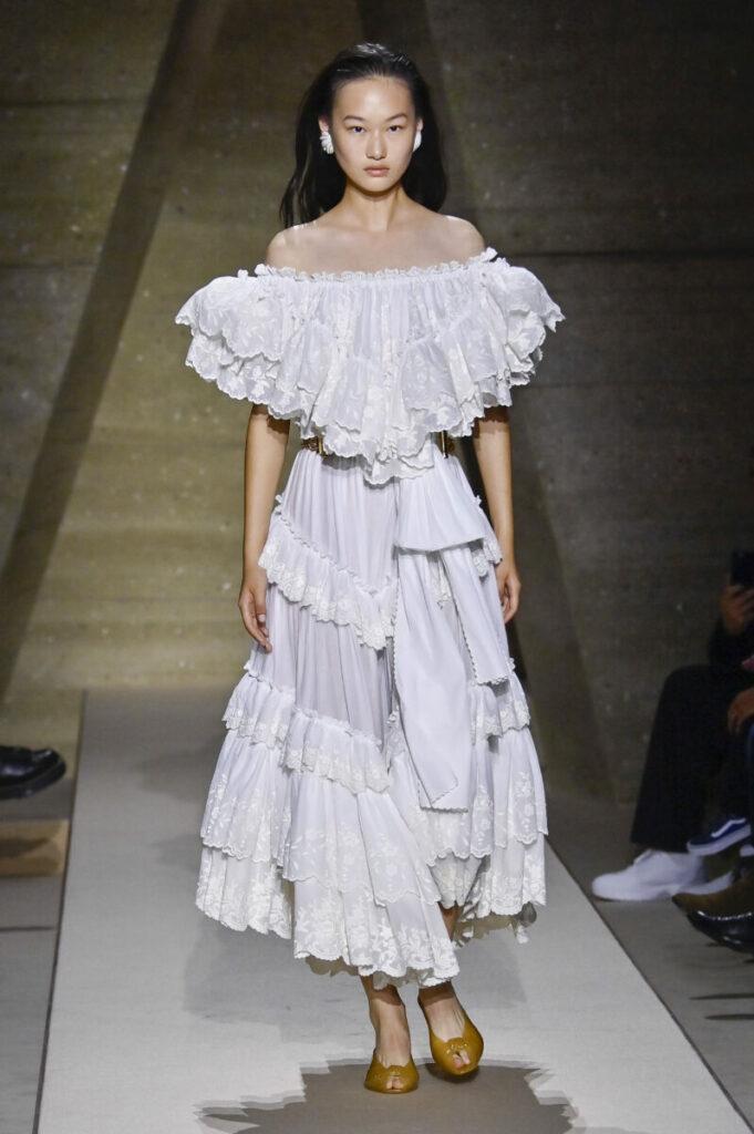 módní šaty jaro a léto 2026, krajkové